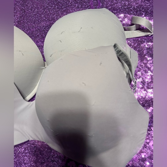 Two VS Bras - Picture 2 of 4